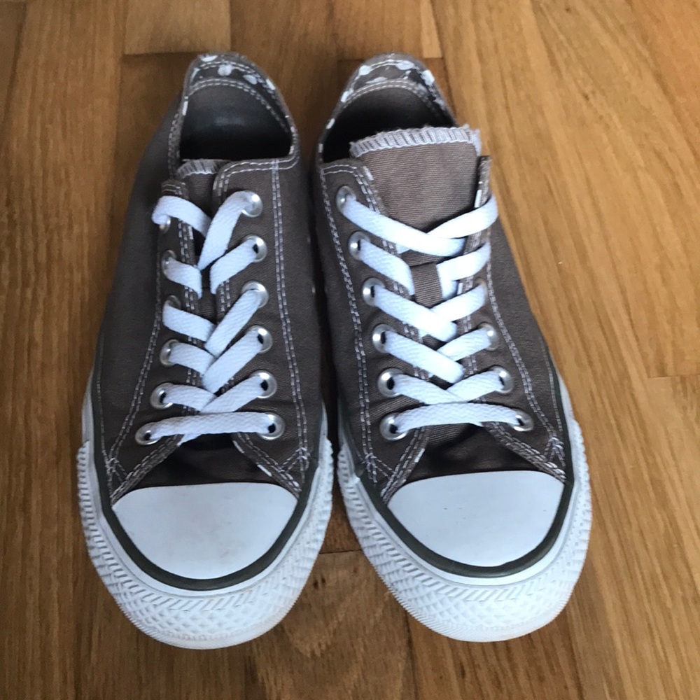 Converse sneaker size 7